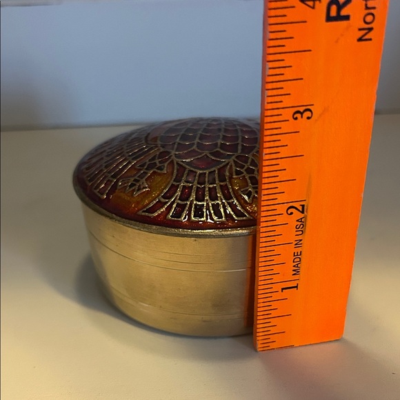 Vgt Red phoenix bird round brass trinket box w lid. Great condition & unique. - Picture 8 of 8